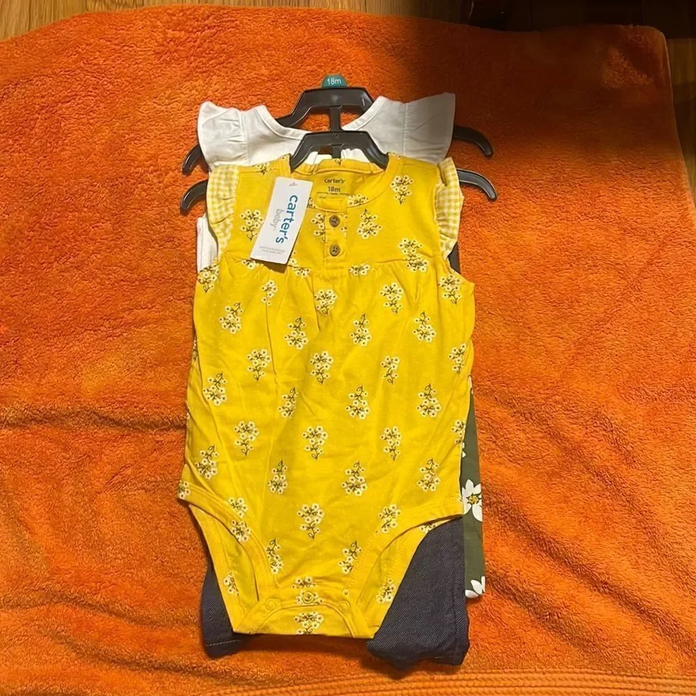 Carter’s 4 piece set 18 Month Flowers